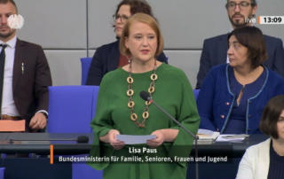 Lisa Paus im Bundestag zur Regierungsbefragung am 08.11.2023