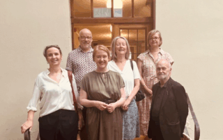 Gemeinsames Gruppenbild mit Lisa Paus sowie Grünen Akteur*innen aus CW und dem Schoeler Schlösschen.