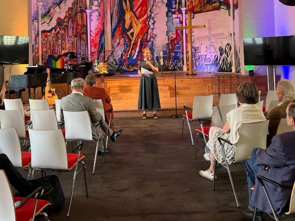 Lisa Paus hält Eröffnungsrede in der Friedenskirche anlässlich der Prideweek