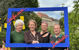 Der Bundesplatz: Mehr als nur Verkehrsknotenpunkt - Lisa Paus Gemeinsames Gruppenbild mit Lisa Paus und Engagierten der Initiative Bundesplatz e.V.