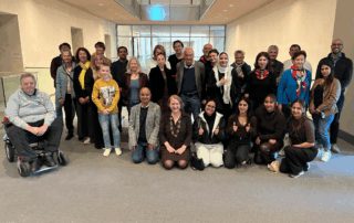 Gemeinsames Gruppenbild mit Lisa Paus und der Besuchsgruppe